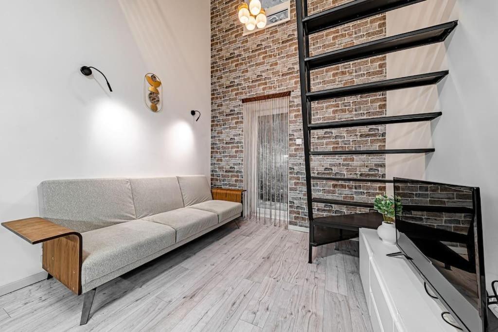 Chic Loft Bp: Industrial Gem Apartment Budapest Exterior photo