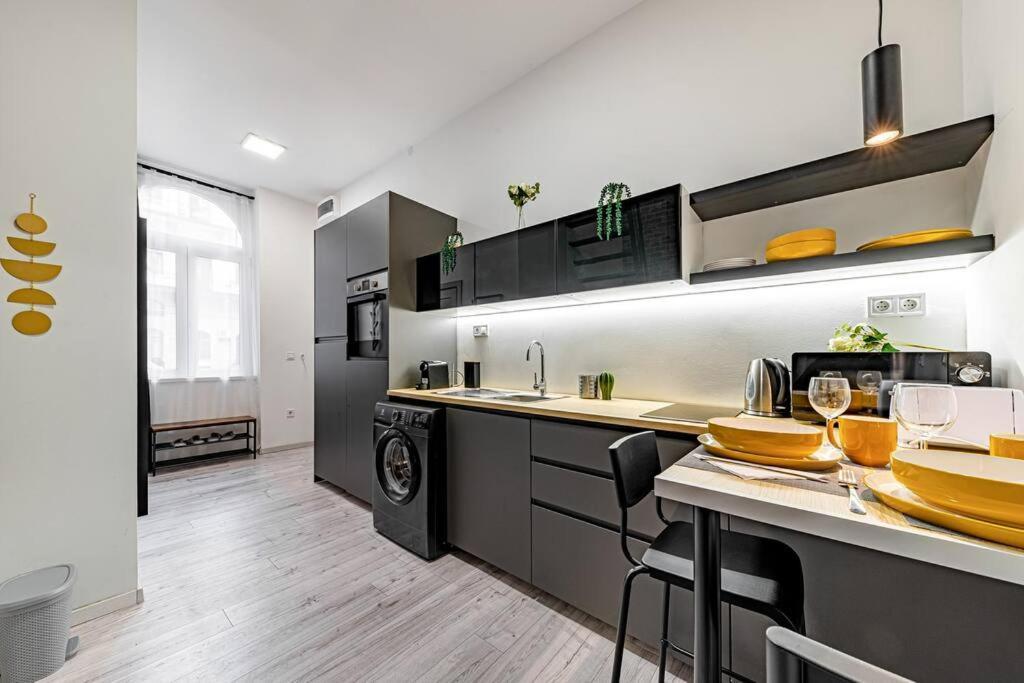 Chic Loft Bp: Industrial Gem Apartment Budapest Exterior photo