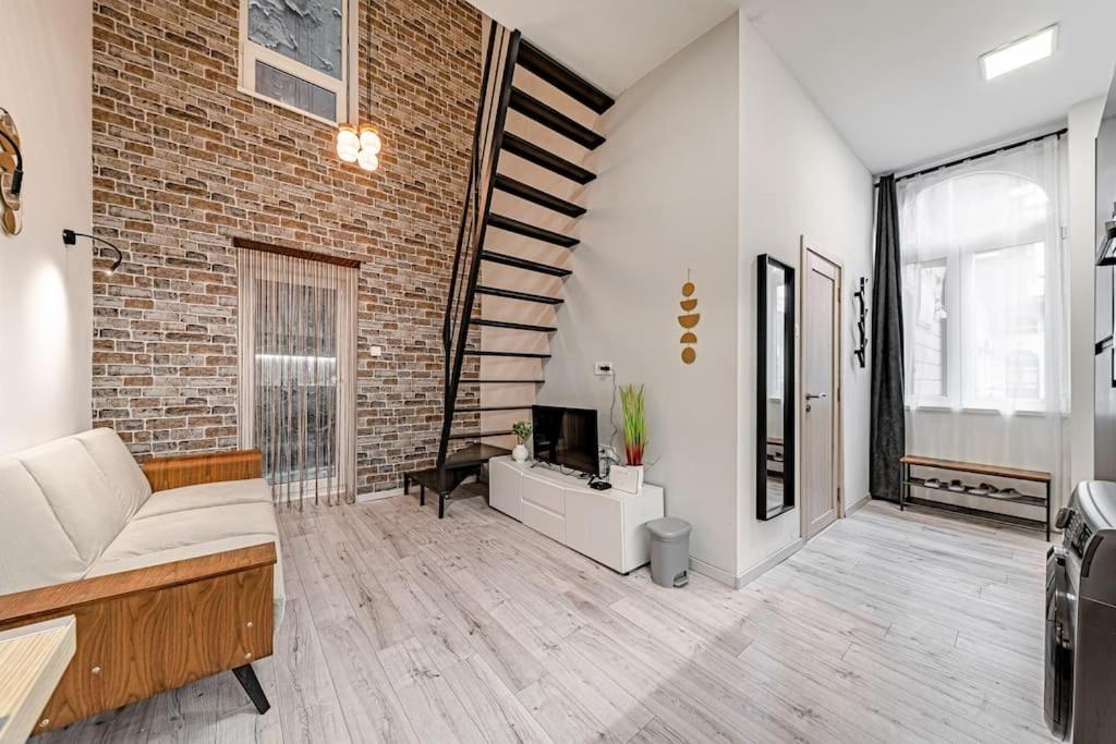 Chic Loft Bp: Industrial Gem Apartment Budapest Exterior photo