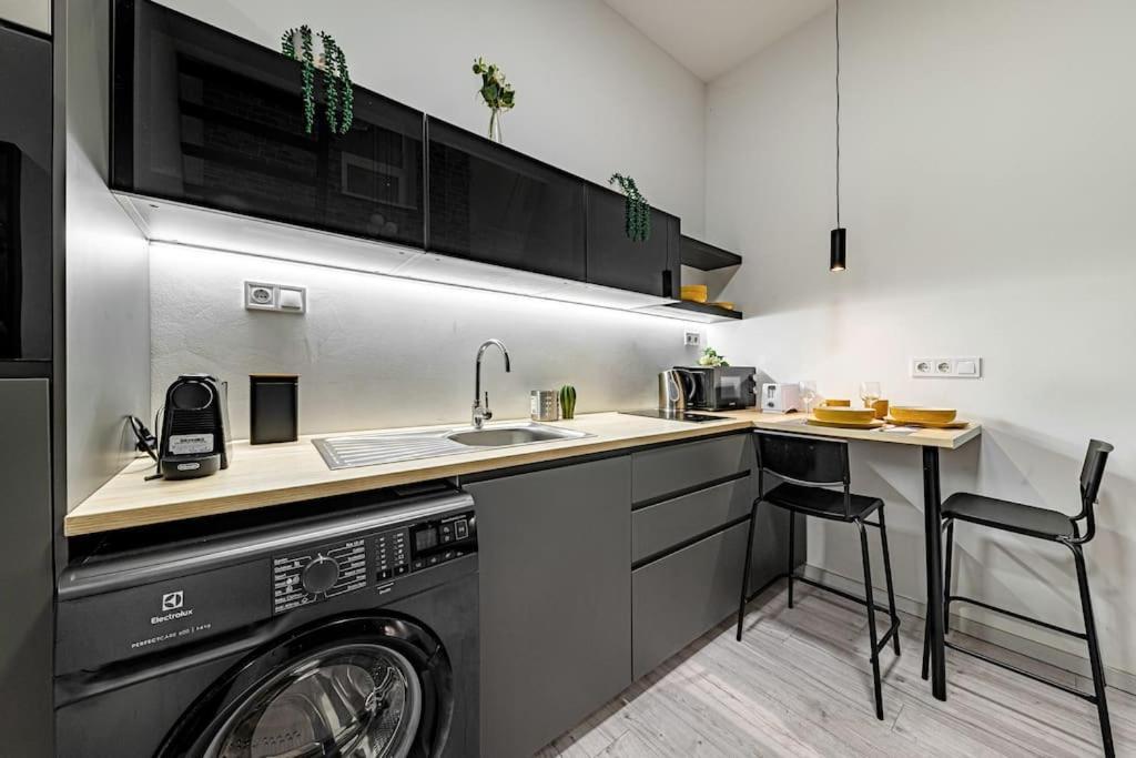 Chic Loft Bp: Industrial Gem Apartment Budapest Exterior photo